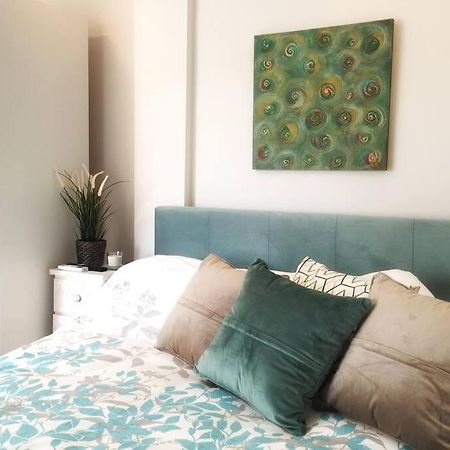Emerald Mini Suite:Your Deluxe Studio In Kalamaria Солун Екстериор снимка